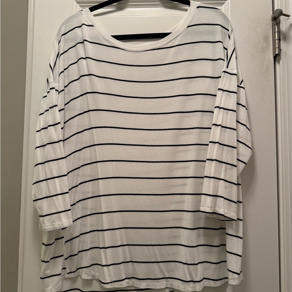 Maurices Black and White Oversized 3/4 Sleeve Tee